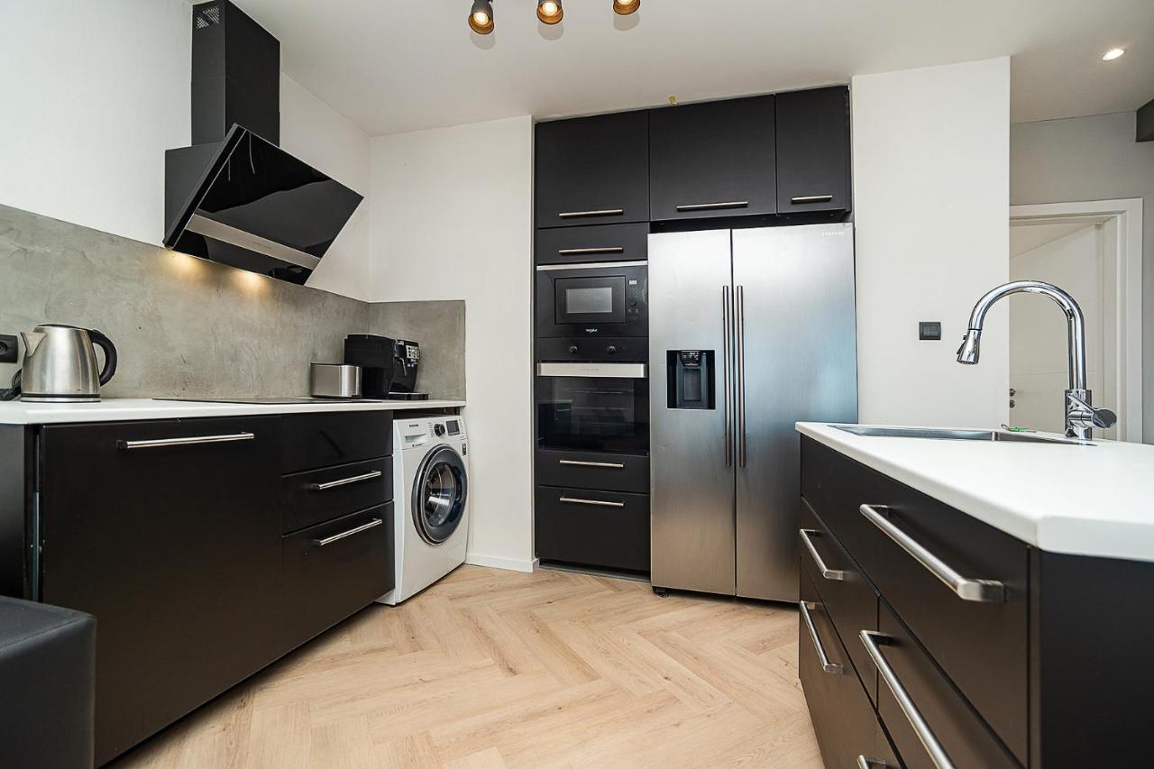 Big 4-bedroom Flat, Terrace With Great Vitkov View Praga