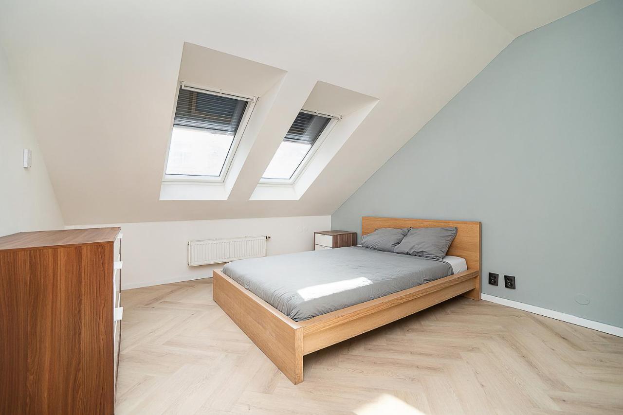 Big 4-bedroom Flat, Terrace With Great Vitkov View Apartamento