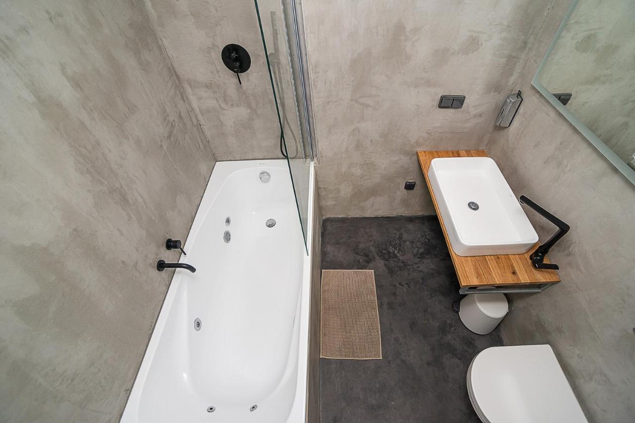 Big 4-bedroom Flat, Terrace With Great Vitkov View Apartamento *